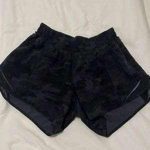 Lululemon Black Camo Hotty Hot Shorts 4”